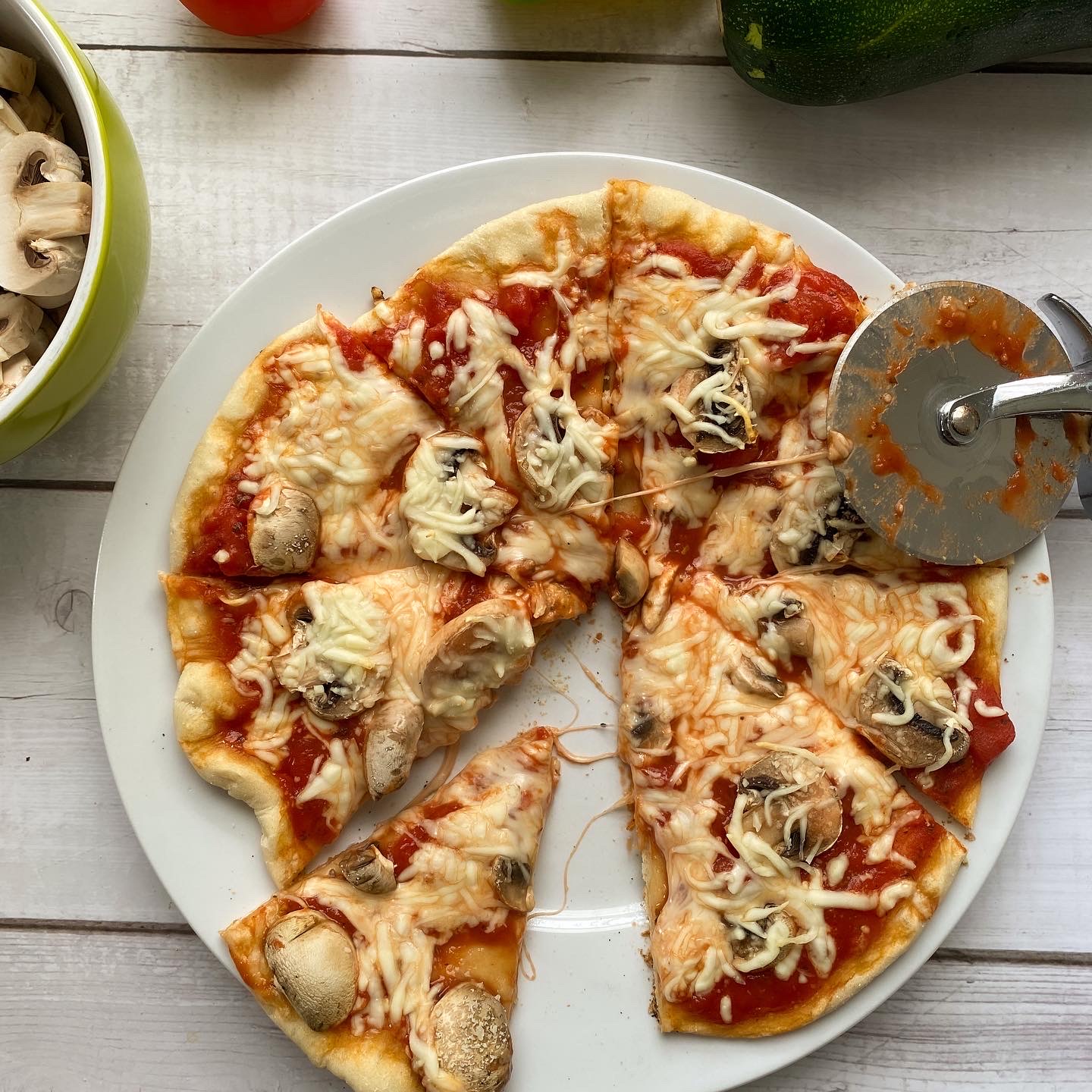 selbstgemachte Pizza vom Grill – Räuberküche